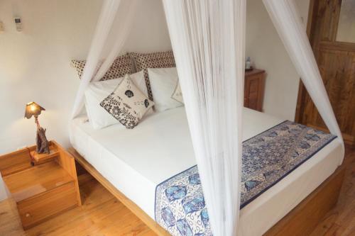 Кровать или кровати в номере Lagoona Beach Bungalows - Eco Stay