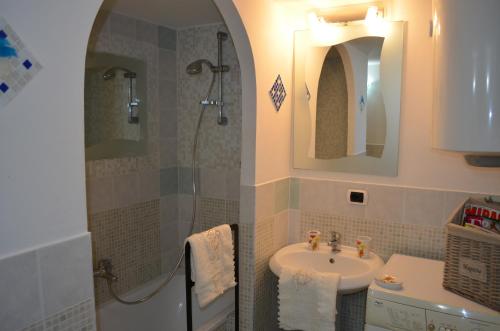 Ένα μπάνιο στο Villa Carlini