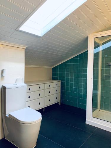 Ένα μπάνιο στο Restelo House Shared Appartment