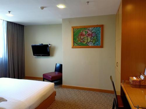 Televisyen dan/atau pusat hiburan di Kinabalu Daya Hotel