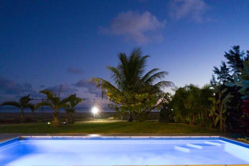 Chalet Kestrel with pool on the beach