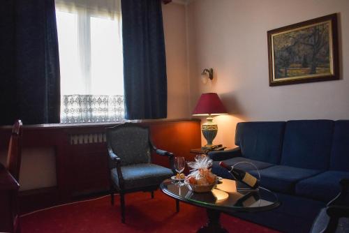 Uma área de estar em Palace Hotel