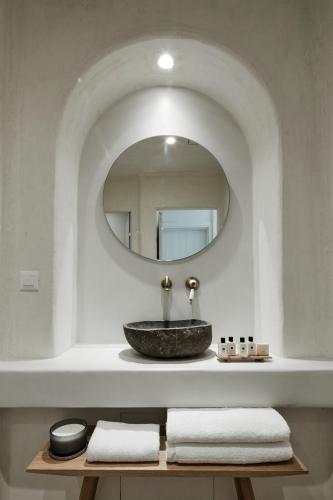 a bathroom with a sink and a mirror at Winery Hotel 1870 in Fira