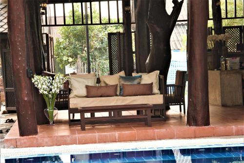 Kolam renang di atau dekat dengan Alana Luang Prabang