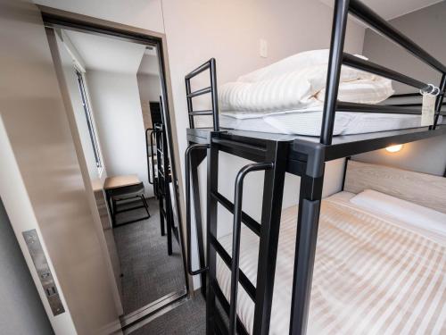 Ein Bett oder Betten in einem Zimmer der Unterkunft Super Hotel Marugame Ekimae