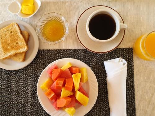 Options de petit-déjeuner proposées aux clients de l'établissement Hotel Berlin