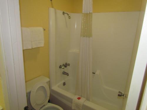 Red Carpet Inn - Augusta – Photos 3