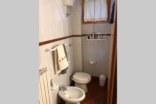 Vonios kambarys apgyvendinimo įstaigoje Montegreco Apartment