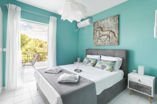 A bed or beds in a room at Sounio Golden View Villas