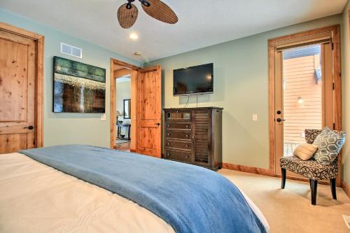 Katil atau katil-katil dalam bilik di Lakefront Giants Ridge Retreat Near Ski and Golf!