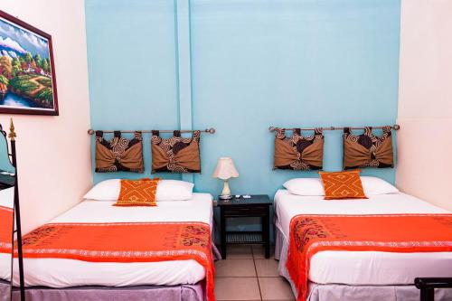 Ένα ή περισσότερα κρεβάτια σε δωμάτιο στο Rual's Hotel