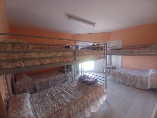 Ένα ή περισσότερα κρεβάτια σε δωμάτιο στο Albergue Cilleruelo de Bezana