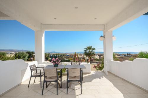 Balkón nebo terasa v ubytování Crystal Naxos 2 Apartments at Mikri Vigla