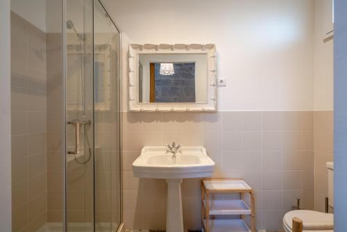 Ένα μπάνιο στο Quinta das Lamas - Oak Tree House