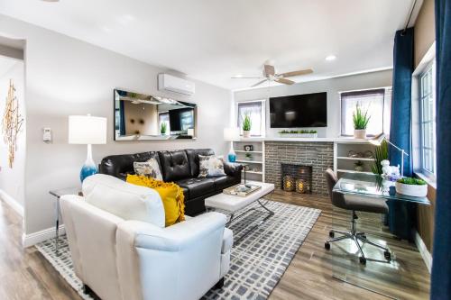 a living room with a couch and a fireplace at Long Beach Duplex King Bed Pet Friendly Nurses Surgeon Business Travelers Near St Marys Medical Center & Downtown in Long Beach