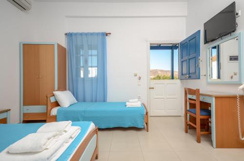 En eller flere senger på et rom på Crystal Naxos 2 Apartments at Mikri Vigla