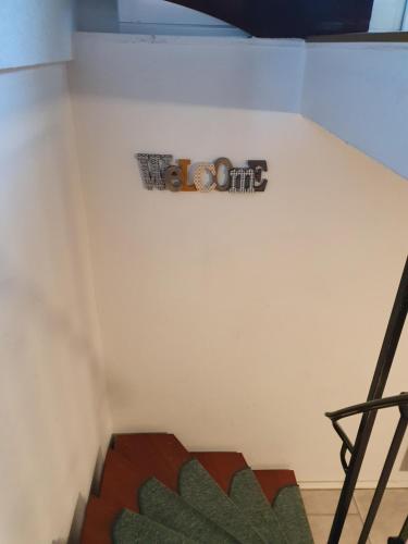 a sign on the wall of a room at Workers Heaven Monteur - Arbeiter Zimmer in Lörrach