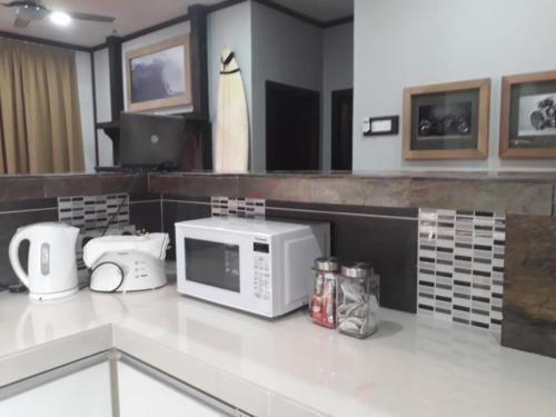 Η κουζίνα ή μικρή κουζίνα στο Old Klang Road Homestay Dungun