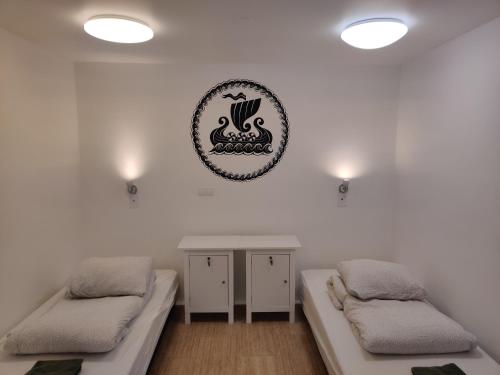 Een bed of bedden in een kamer bij Selfoss Hostel