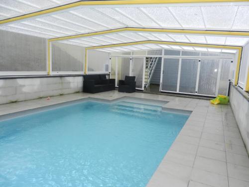 a large swimming pool in a building at Villa du Lac de Coo in Stavelot