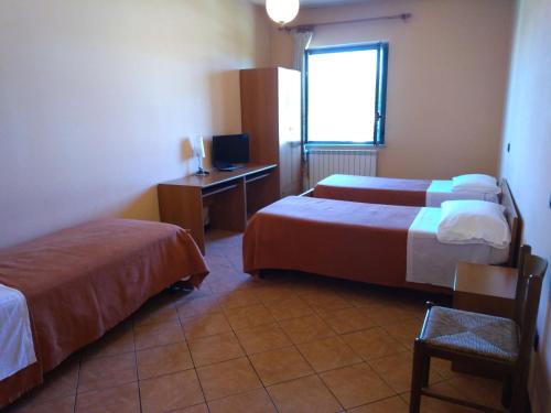 Postel nebo postele na pokoji v ubytování Hotel Sassacci