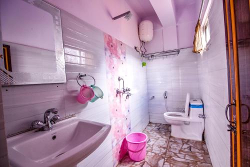 Phòng tắm tại Hotel Aashiyana