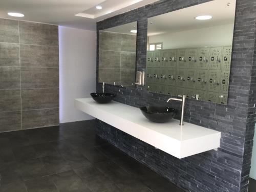 a bathroom with two sinks and a mirror at Hotel La Fragata in Coveñas