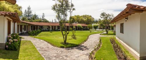 Taman di luar Ensenada Hotel y Campo Asociado Casa Andina