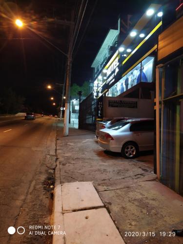 a car parked on the side of a street at night at Hotel cowboy Cidade Dutra in Sao Paulo