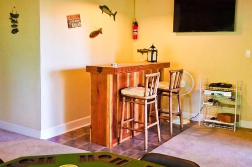 a room with a bar with two chairs and a television at Cedar Ridge Retreat Lake Almanor in Lake Almanor