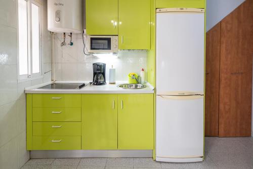 MalagaOnBeach 1 - Two bedrooms - up to 3 people - 20 meters beach