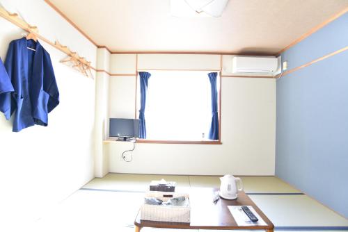 a room with a table and a window at Alaise De Bale Shirahama in Shirahama