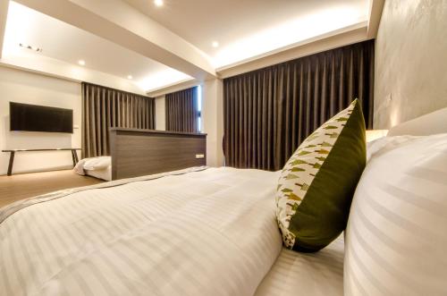 Postel nebo postele na pokoji v ubytování 礁溪320山館 Jiaoxi Shanguan B&B