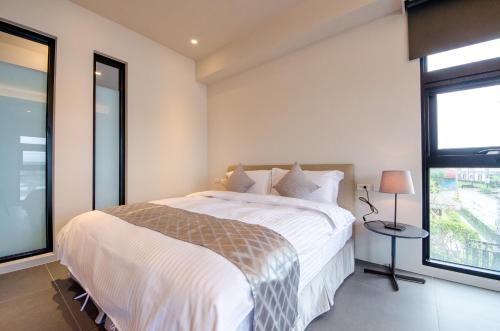 Postel nebo postele na pokoji v ubytování 礁溪320山館 Jiaoxi Shanguan B&B