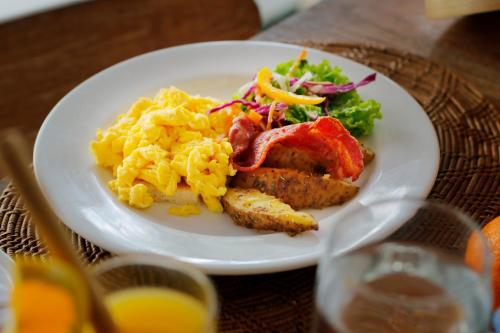 Jídlo v hostelu nebo okolí