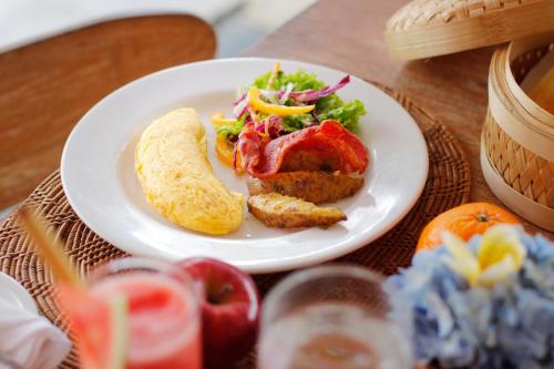 Jídlo v hostelu nebo okolí