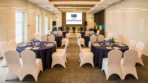 El área de trabajo o centro de convenciones de Holiday Inn Express Changzhou Lanling by IHG