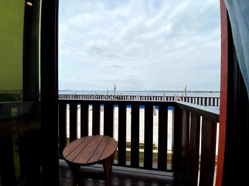 Un balcón o terraza de 奧斯卡海景民宿Oscar Boutique Seaview Homestay