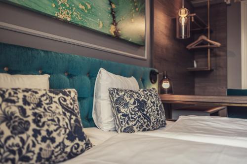 Una cama o camas en una habitación de Hotel Poseidon