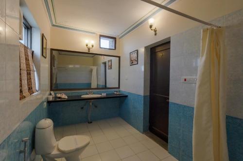 The Udaibagh tesisinde bir banyo