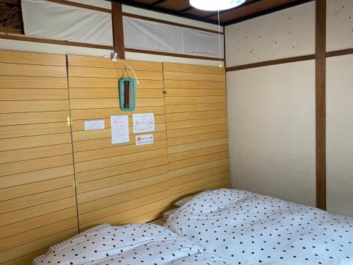 Tempat tidur dalam kamar di Guest House YAMASHITA-YA