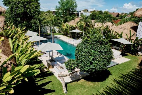 Bazén v ubytování White Palm Hotel Uluwatu Bali nebo v jeho okolí