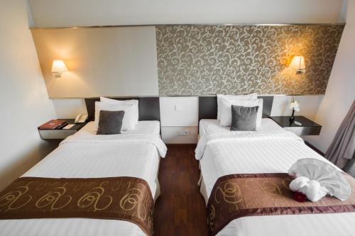 En eller flere senge i et værelse på The Royale Krakatau