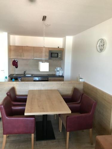 Kuchyň nebo kuchyňský kout v ubytování Ferienwohnung Gipfelstürmer Feldberg - Ski in Ski out, Whirlpool & Infrarotkabine