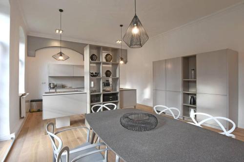Kuchyň nebo kuchyňský kout v ubytování 6,5 luxury room apartment - central Zwickau - 3 bedrooms - 2 bathrooms