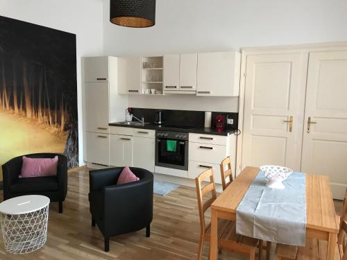 Una cocina o kitchenette en Arbio Apartments near Yppenplatz & Brunnenmarkt