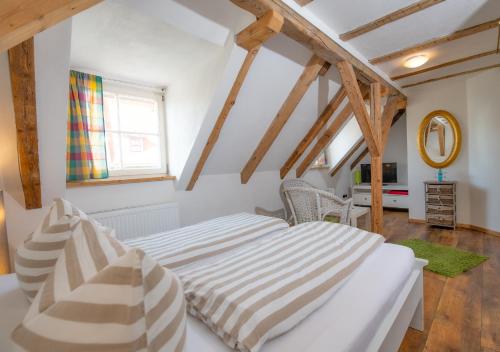 a bedroom with a bed and a mirror at Pension Onkel Ernst in Naumburg