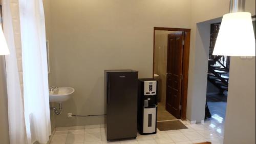 A bathroom at Omah Dronjongan Homestay Yogyakarta