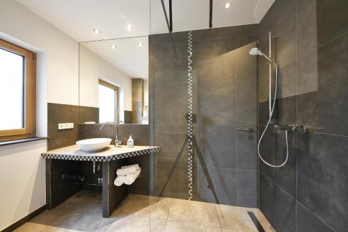 a bathroom with a shower and a sink at Ferienwohnung Riesling in Lieser