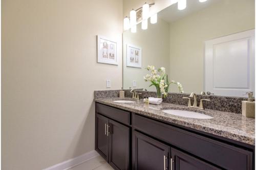 Imagen de la galería de Four-Bedroom Townhome Kissimmee, en Orlando